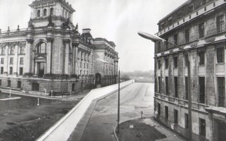 Am Reichstagsgebäude, Ostseite, Blick von Süden, Aufnahme 1980er Jahre