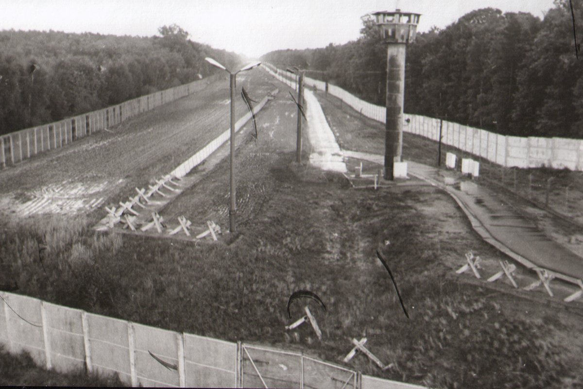 Dreilinden, nahe der Grenzübergangstelle Drewitz/Dreilinden, Aufnahme 1980er Jahre Zwischen Berlin-Zehlendorf und Kleinmachnow, in der Nähe des Autobahn-Grenzübergangs Dreilinden/Drewitz (heute: Europarc), Aufnahme 1980er Jahre