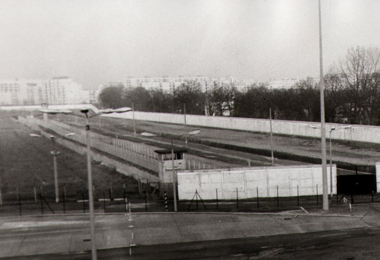 Grenzübergang Staaken/Heerstraße, Blick von der Heerstraße nach Norden, Aufnahme 1980er Jahre