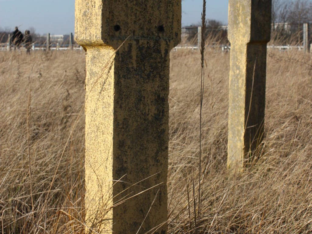 Grenzposten-Sprechstelle oder Verteiler für Nachrichtenverbindungen der Grenztruppen in Berlin-Schönefeld; Aufnahme 2015