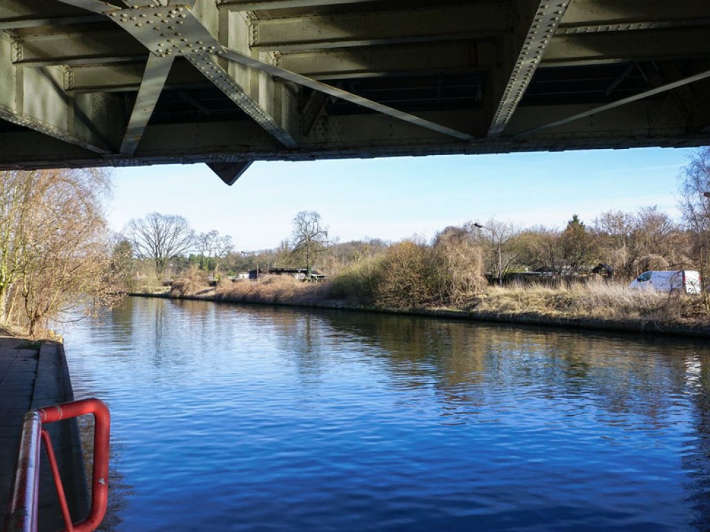 Lampen der Grenz-Vorfeldsicherung der DDR-Grenzanlagen am Britzer Verbindungskanal (1); Aufnahme 2015