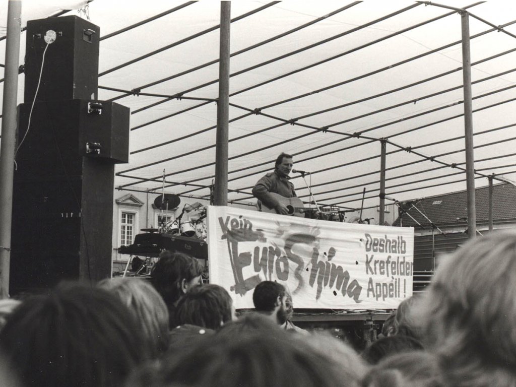 Friedensdemonstration in Bonn: Auftritt von Hannes Wader, Oktober 1981