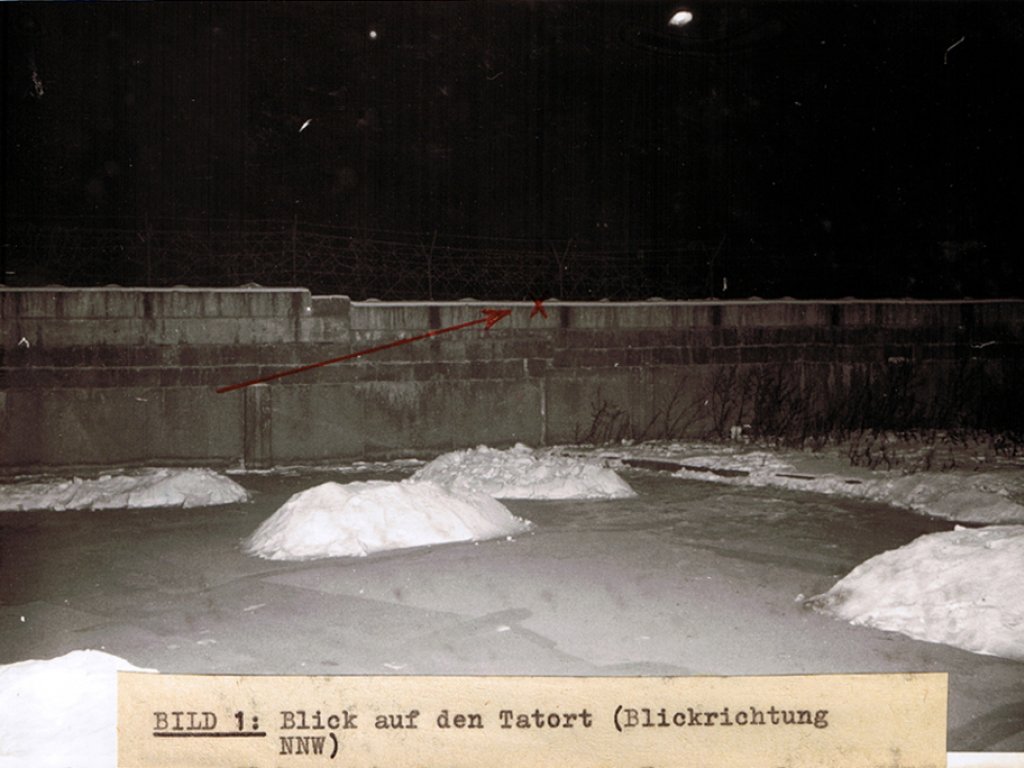 Paul Schultz, erschossen an der Berliner Mauer: Foto der West-Berliner Polizei vom Tatort an der Melchiorstraße/Ecke Bethaniendamm, 25. Dezember 1963