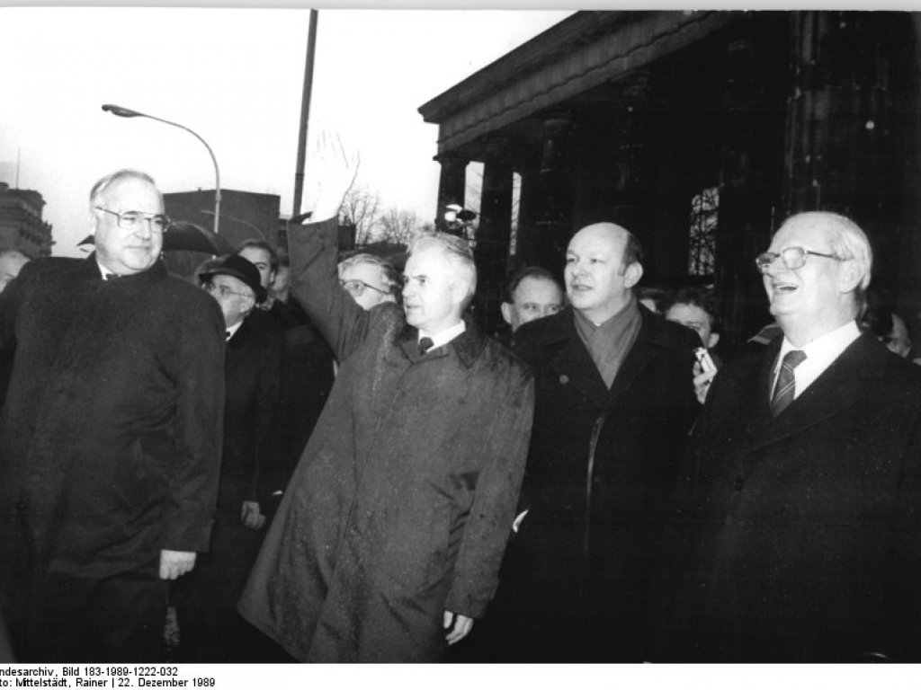 Opening of a new border crossing at the Brandenburg Gate, 22 December 1989