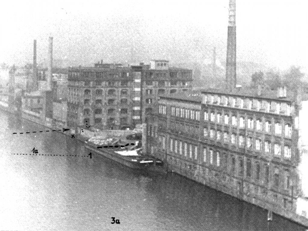 Anton Walzer, shot dead in the Berlin border waters: East German border troop crime site photo of the escape route through the Spree near the Oberbaum Bridge between Berlin-Friedrichshain and Berlin-Kreuzberg [Oct. 8, 1962]