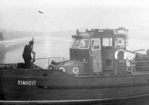 Klaus Schröter, shot and drowned in the Berlin border waters: MfS crime site photo of East German fire department boat on the Spree near the Reichstag building concealing the retrieval of the body [Nov. 4, 1963]