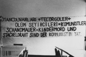 Çetin Mert, drowned in the Berlin border waters: Protest poster in Berlin-Kreuzberg (IV) (MfS photo: May 1975)