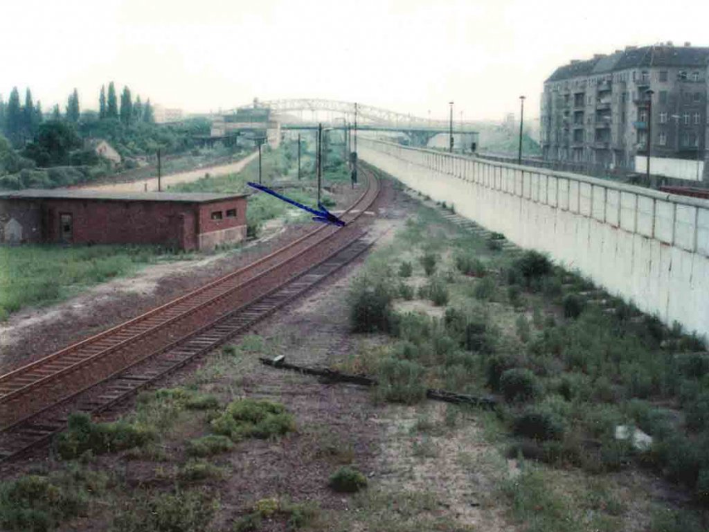 Lothar Fritz Freie, shot at the Berlin Wall and died from his injuries: MfS photo of the East German territory situated in front of the border fortifications near the Helmut-Just Bridge