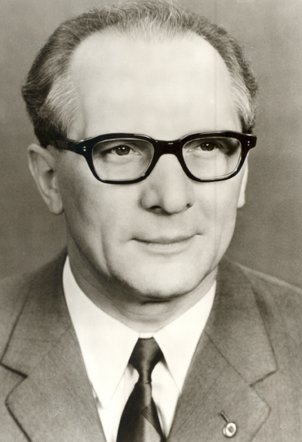 Porträtaufnahme von Erich Honecker.