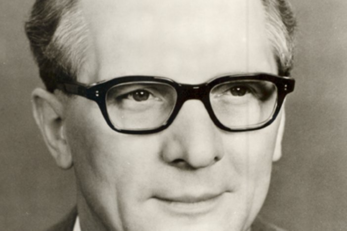 Porträtaufnahme von Erich Honecker.
