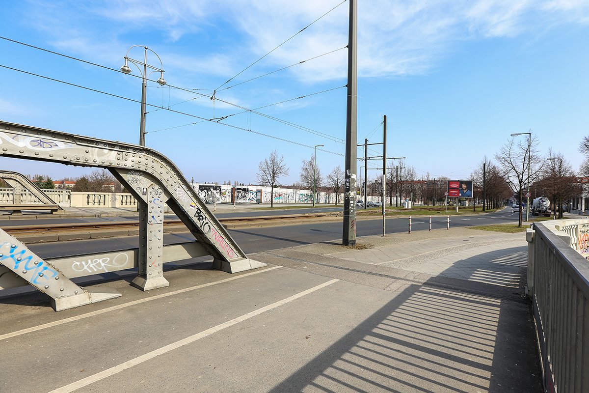 Blick von der Bösebrücke auf den Grenzübergang Bornholmer Straße Blick von der Bösebrücke auf den Grenzübergang Bornholmer Straße