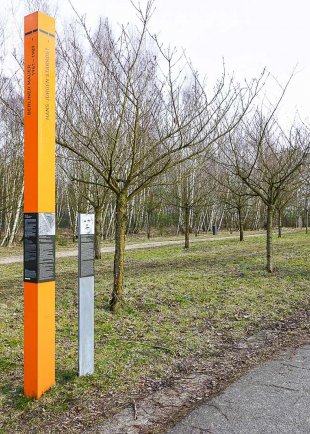 Hans-Jürgen Starrost: Commemorative Column on Gudrunstrasse between Teltow-Seehof and Berlin-Steglitz