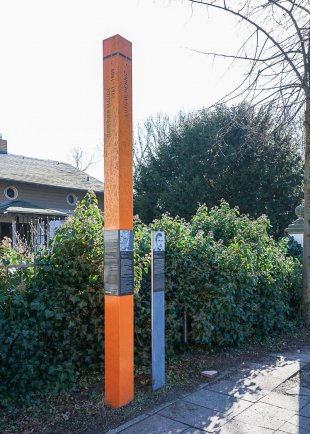 Lothar Hennig: Commemorative Column at the corner of Weinmeisterweg/Kladower Strasse