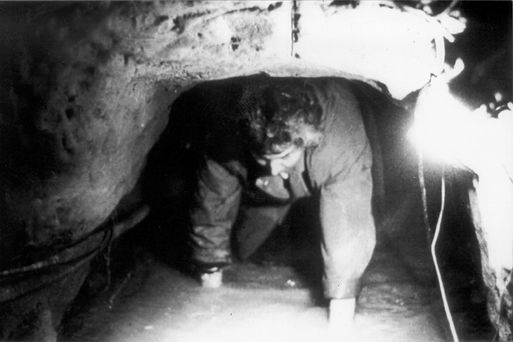 Flucht durch den 90 Zentimeter hohen, 80 Zentimeter breiten und 145 Meter langen „Tunnel 57“; Aufnahme 3./4. Oktober 1964