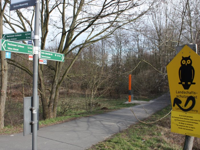 Jakobsweg – Mauerweg – Kolonnenweg - Landschaftsschutzgebiet: Todesstreifen der DDR-Grenzanlagen bei Teltow; Aufnahme 2015