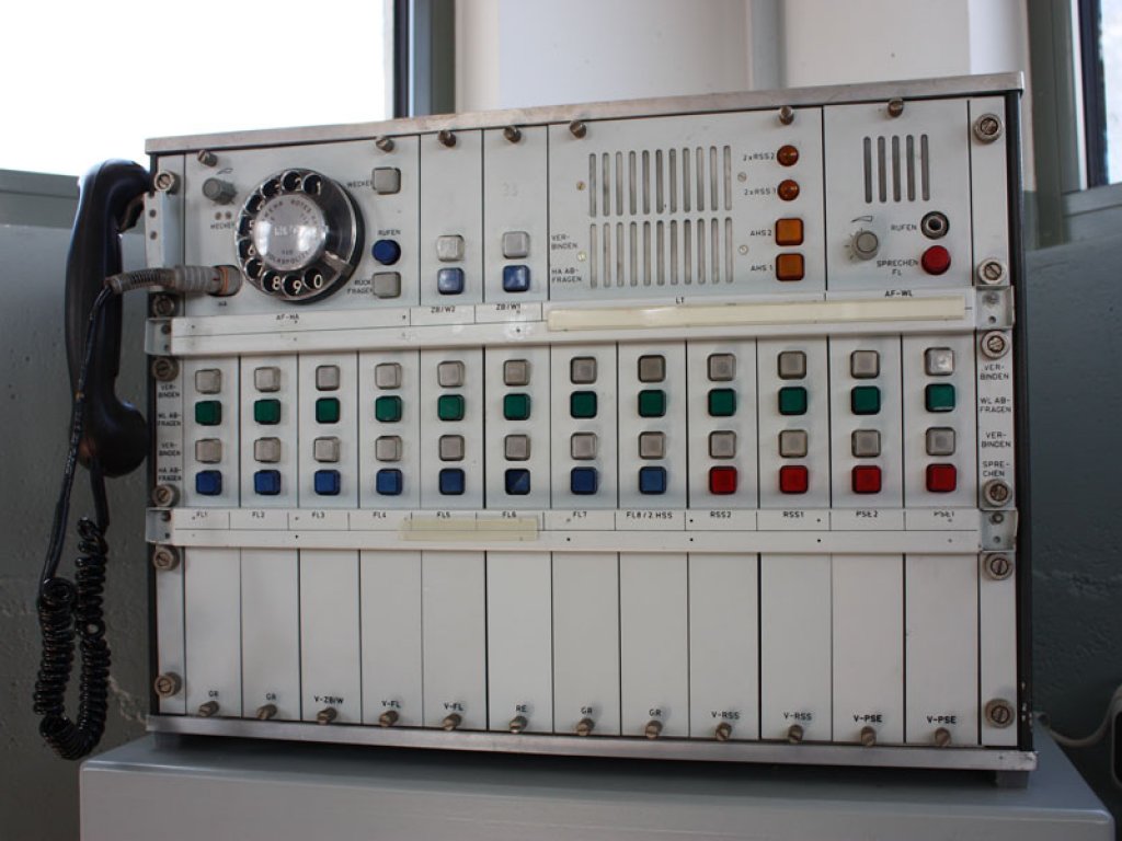 Hauptsprechstelle in der Führungsstelle der DDR-Grenztruppen in Nieder Neuendorf, heute Grenzturm-Museum der Stadt Hennigsdorf; Aufnahme 2015