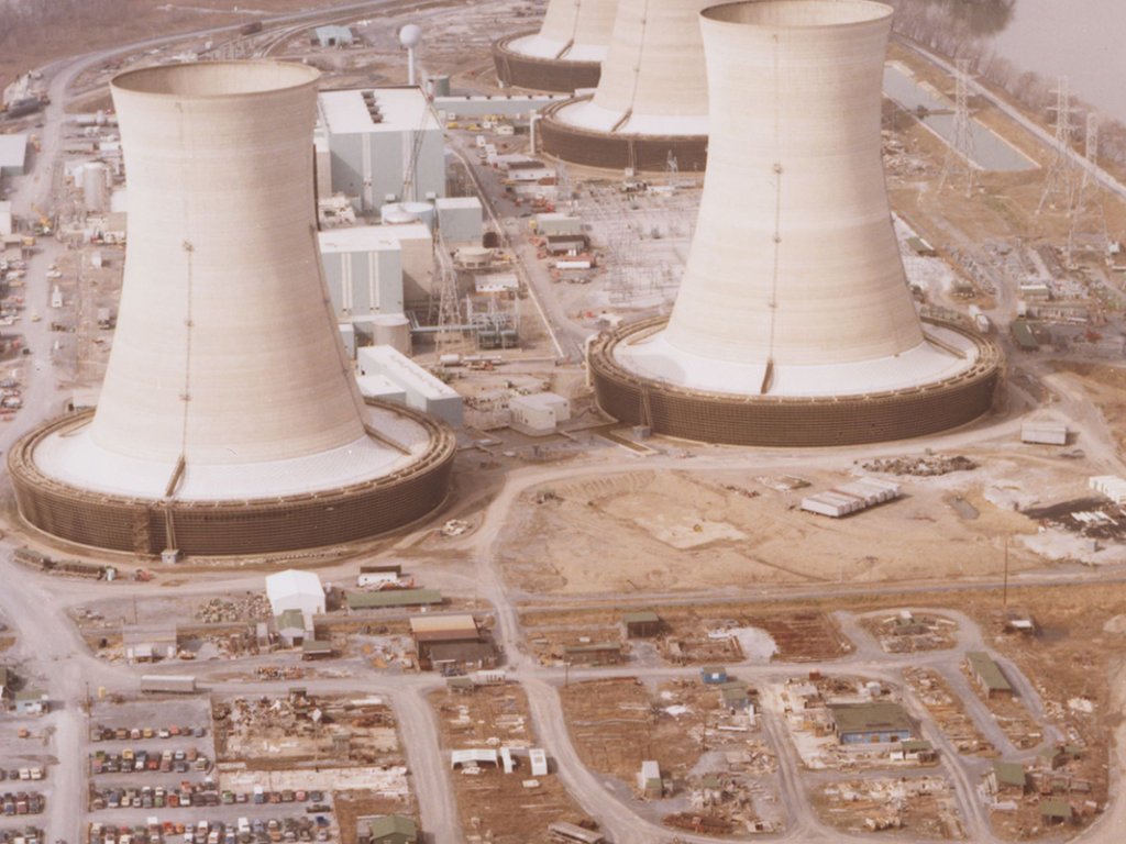 Im Kernkraftwerk Three Mile Island bei Harrisburg kommt es am 28. März 1979 zu einem Unfall mit schwerwiegenden Folgen; Aufnahme 11. April 1979