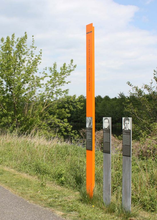 Peter Kreitlow: Erinnerungsstele am westlichen Ufer des Nieder Neuendorfer Sees