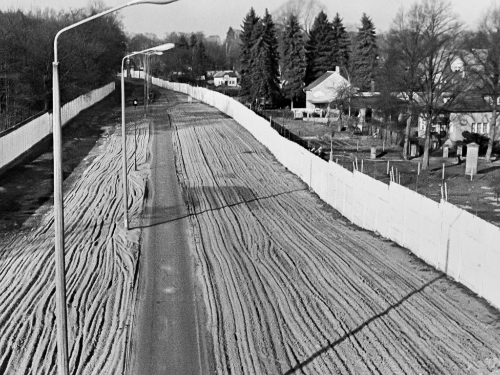 Oranienburger Chaussee, zwischen Frohnau und Glienicke-Nordbahn, Aufnahme 1980er Jahre Oranienburger Chaussee, zwischen Frohnau und Glienicke-Nordbahn, Aufnahme 1980er Jahre