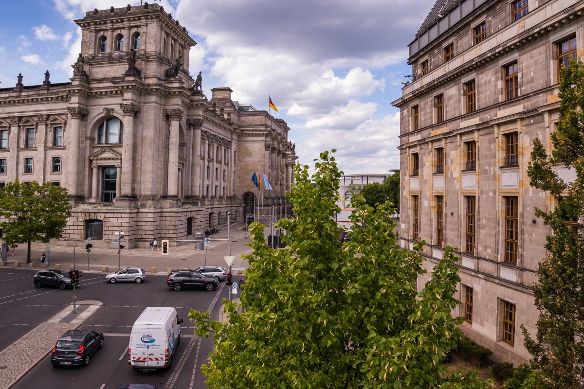 Am Reichstagsgebäude, Ostseite, Blick von Süden