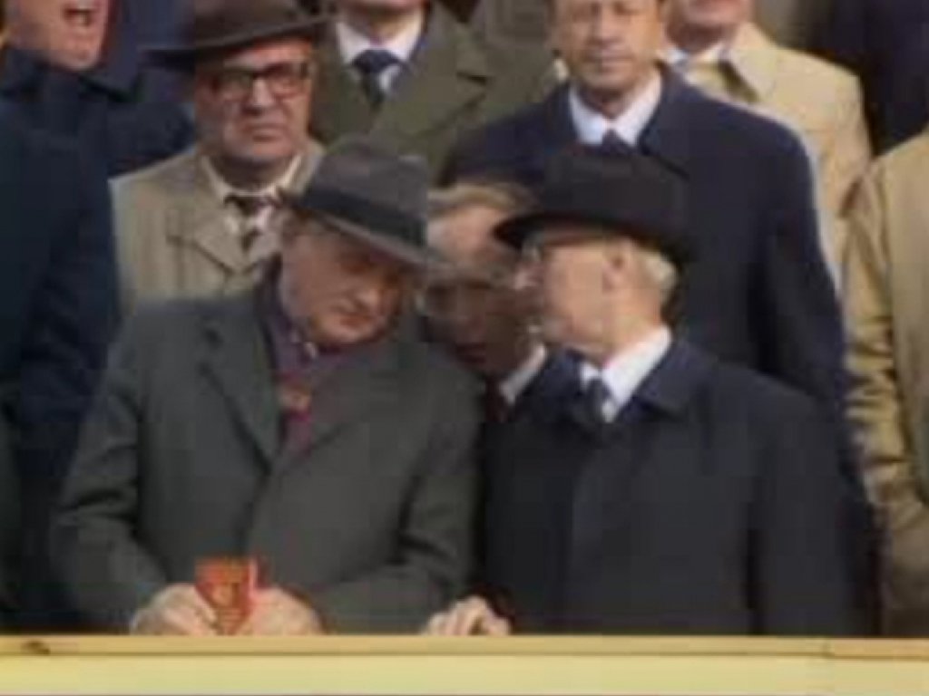 40. Jahrestag der DDR: Gorbatschow neben Honecker auf der Ehrentribüne,  7. Oktober 1989