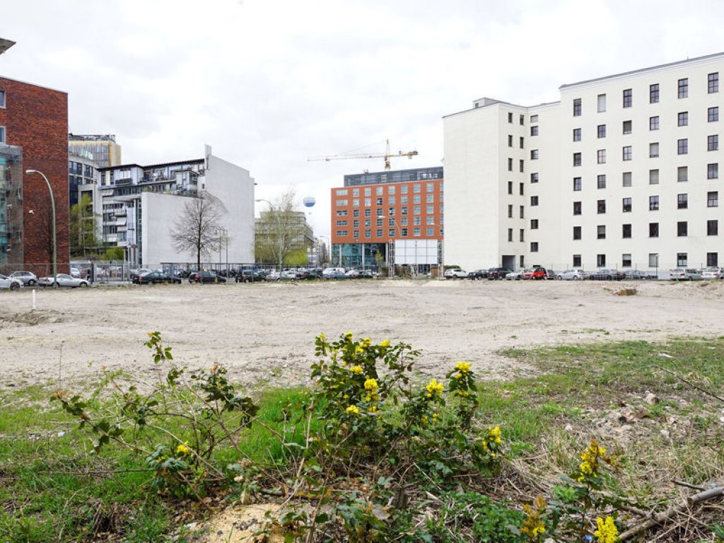 Überrest des Todesstreifens nördlich der Kommandantenstraße in Berlin Mitte; Aufnahme 2016