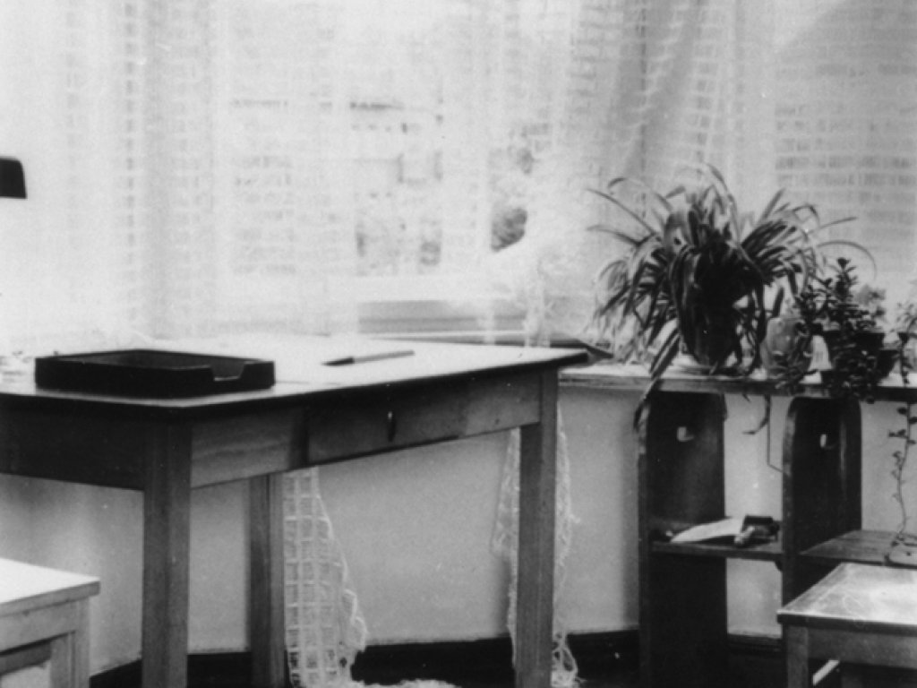 Wolfgang Hoffmann, in den Tod gesprungen nach einer Festnahme am Grenzübergang Bahnhof Friedrichstraße: Vernehmungsraum der Volkspolizei-Inspektion Berlin-Treptow, MfS-Foto, 15. Juli 1971