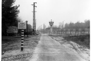 Helmut Kliem, erschossen an der Berliner Mauer: MfS-Foto von der Zufahrtsstraße mit Grenzanlagen, 13. November 1970