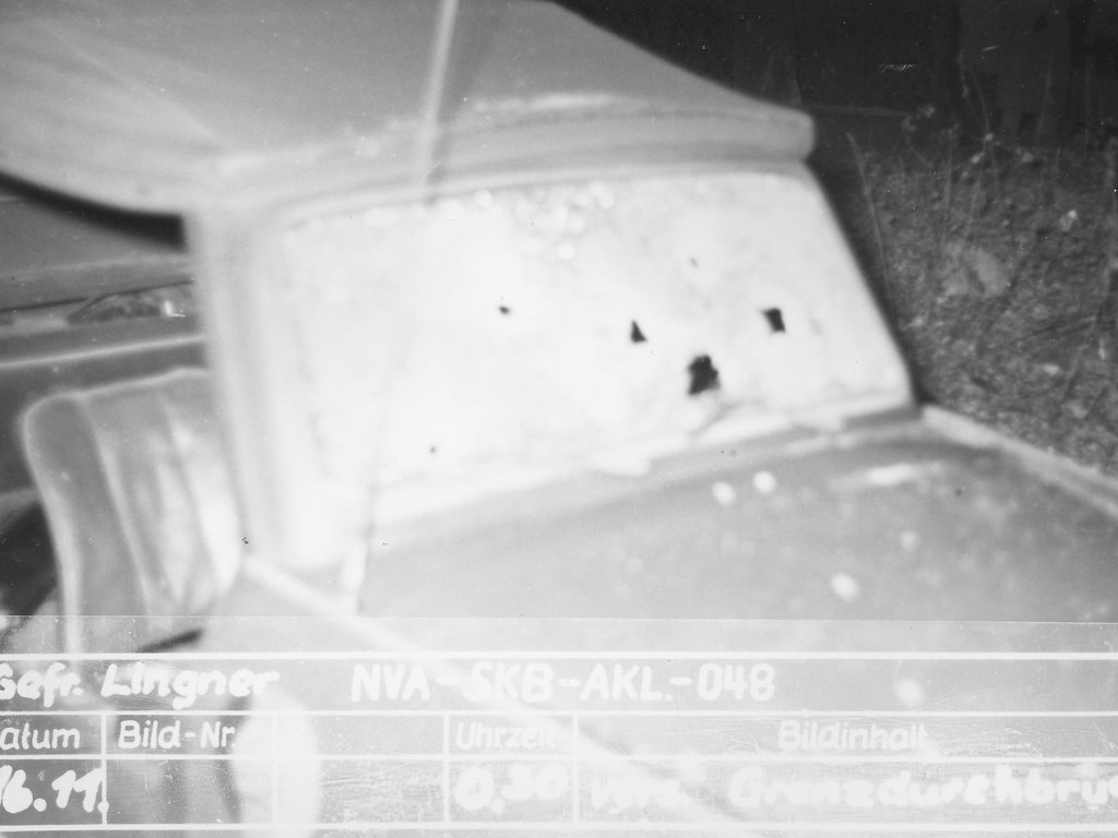 Rolf Henniger, erschossen an der Berliner Mauer: Tödliche Schüsse durch die Frontscheibe des von ihm gelenkten Fahrzeugs, 15. November 1968