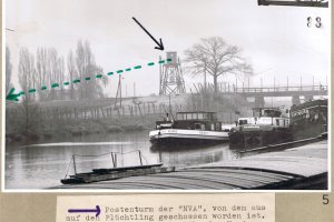 Michael Kollender, erschossen an der Berliner Mauer: Tatortfoto der West-Berliner Polizei vom Postenturm im Grenzgebiet mit eingezeichnetem Schussverlauf, 25. April 1966