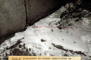 Paul Schultz, erschossen an der Berliner Mauer: Tatortfoto der West-Berliner Polizei mit Blutspuren an der Grenzmauer zwischen Berlin-Mitte und Berlin-Kreuzberg, 25. Dezember 1963