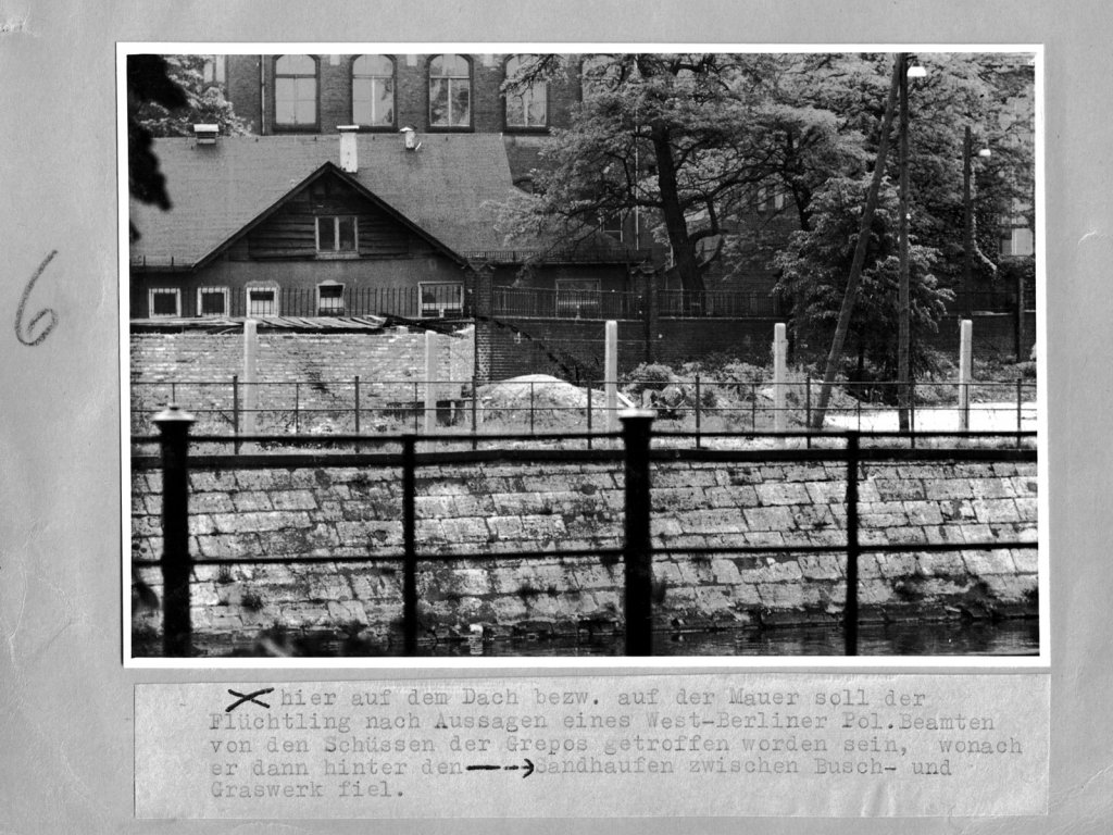 Lutz Haberlandt, erschossen an der Berliner Mauer: Foto der West-Berliner Polizei Blick vom Tatort zwischen Berlin-Mitte und Berlin-Tiergarten, 27. Juni 1962