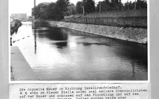 Peter Göring, erschossen an der Berliner Mauer: Tatortfoto der West-Berliner Polizei mit gekennzeichneter Position der Ost-Berliner Grenzpolizei am Spandauer Schifffahrtskanal nahe der Sandkrugbrücke, 23. Mai 1962