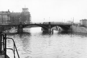Ingo Krüger, ertrunken im Berliner Grenzgewässer: Tot geborgen an der Marschallbrücke, MfS-Aufnahme 1961