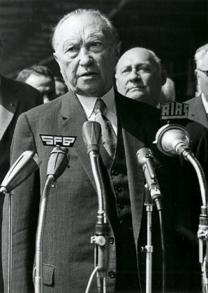 Visit to Berlin by West German Chancellor Konrad Adenauer (at the microphone) on 12 and 13 July 1961 (arrival at Tempelhof Airport); on the right is the Minister for All-German Affairs, Ernst Lemmer