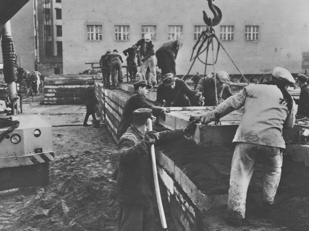 Reinforcement of the border barriers at Checkpoint Charlie, end of 1961 Reinforcement of the border barriers at Checkpoint Charlie, end of 1961
