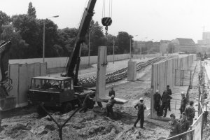 Construction of a new wall with pre-fabricated elements on Bernauer Strasse (taken 7 July 1980)