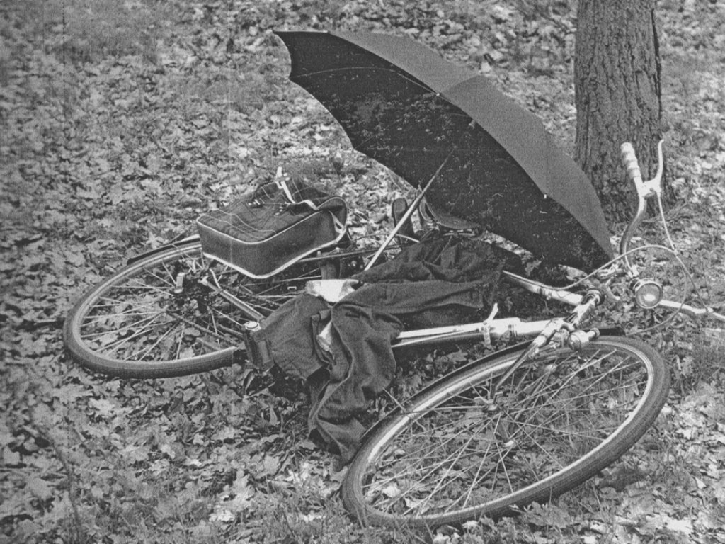 Adolf Philipp, shot dead at the Berlin Wall: West Berlin police photo of site where his bike was found at the Oberjägerweg in the Spandauer Forst (photo: May 6, 1964)
