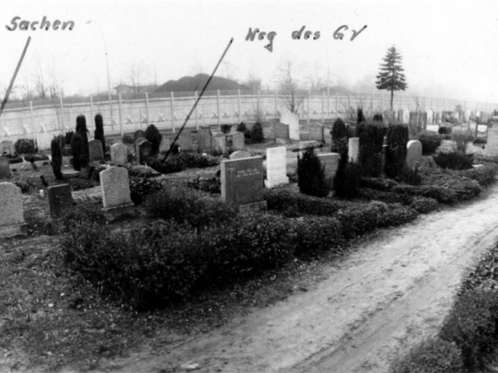 Horst Einsiedel, shot dead at the Berlin Wall: MfS photo of tracks and the escape route near the Wall between Berlin-Niederschönhausen and Berlin-Reinickendorf [March 15, 1973] MfS photo