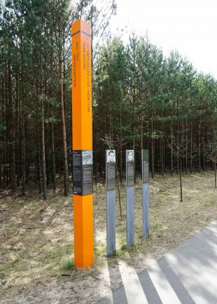 Joachim Mehr: Erinnerungsstele in der Nähe des Naturschutzturmes der Deutschen Waldjugend