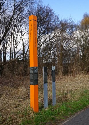 Günter Seling: Commemorative Column at the bank of the Teltow Canal between Zehlendorfer Damm and Paul-Gerhardt-Strasse