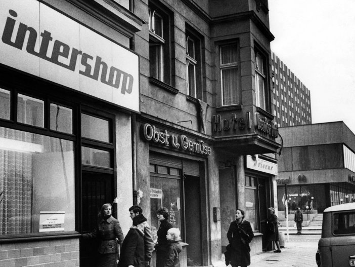 „Intershop"-Laden in der Nähe des Bahnhofs Friedrichstraße in Ost-Berlin, 10. November 1977