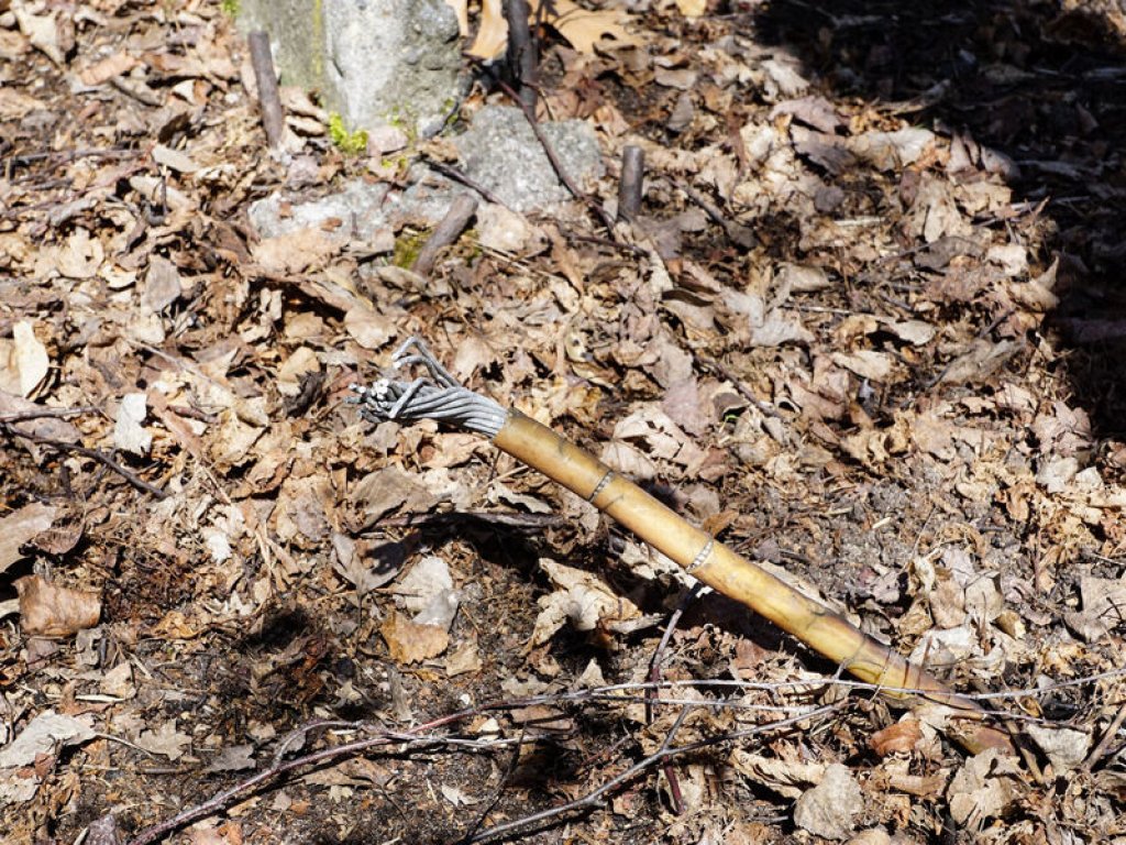 Reste der Grenzmauer der "3. Generation" und der Elektrosicherungen im Park am Nordbahnhof an der Gartenstraße; Aufnahme 2015