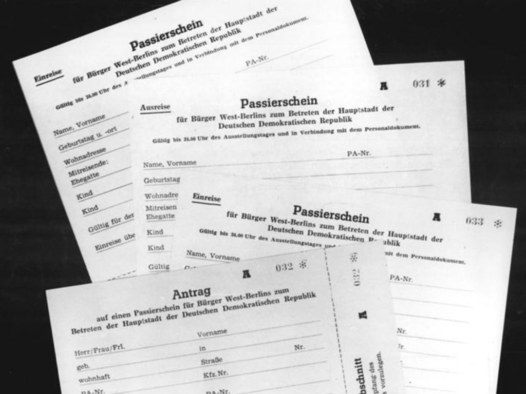 Antragsformular und Passierschein für West-Berliner zur Einreise nach Ost-Berlin; Aufnahme 17. Dezember 1963 Antragsformular und Passierschein für West-Berliner zur Einreise nach Ost-Berlin; Aufnahme 17. Dezember 1963