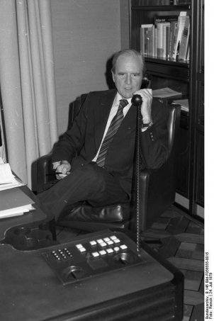Karl Carstens, von 1979 bis 1984 Bundespräsident der Bundesrepublik Deutschland; Aufnahme 24. Juli 1979