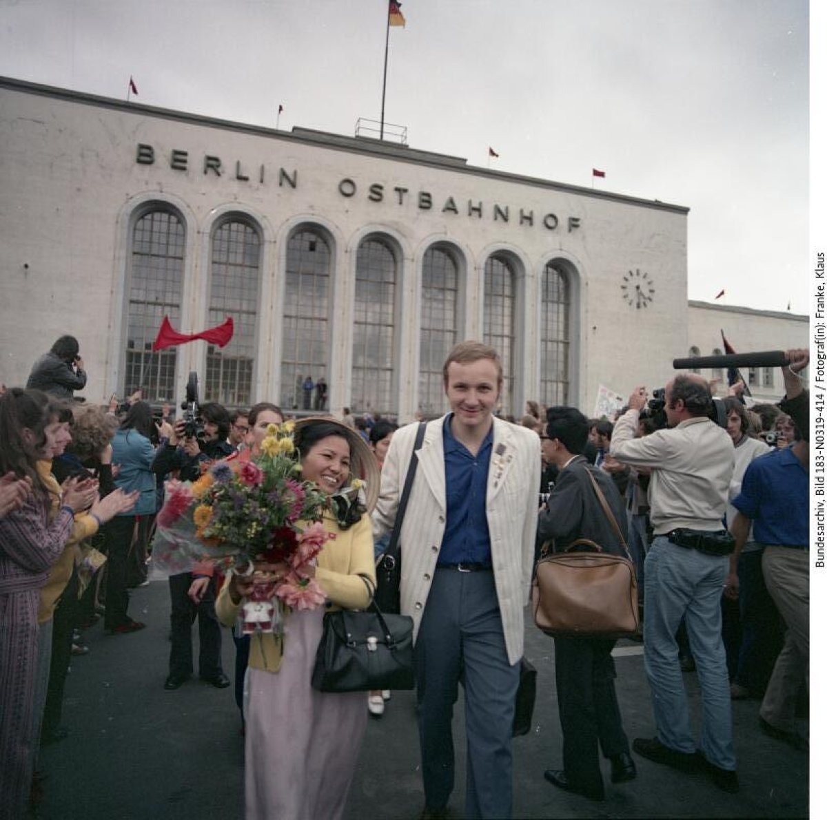Begrüßung der „heldenhaften vietnamesischen Jugend“ zu den X. Weltfestspielen am Ostbahnhof, 27. Juli 1973