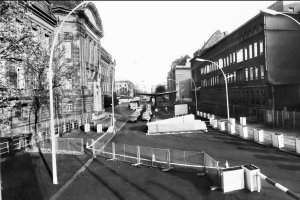 Blick auf den Grenz&uuml;bergang Invalidenstra&szlig;e (Richtung Osten), Aufnahme 1980er Jahre