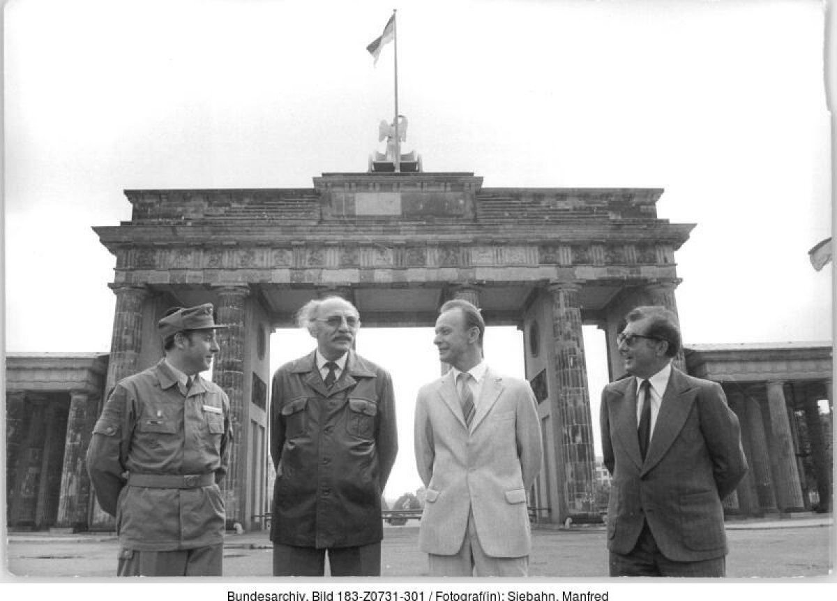 1981: Zum 20. Jahrestag des Mauerbaus arrangiert die DDR-F&uuml;hrung erneut ein Treffen der Grenzbrigade &bdquo;13. August&ldquo;, diesmal ohne Waffen. Im Vordergrund steht nach wie vor die Legitimation der Berliner Mauer als &bdquo;antifaschistischer Schutzwall&ldquo;.