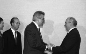 Das erste Treffen zwischen den Generalsekretären des ZK der SED, Egon Krenz und der KPdSU, Michail Gorbatschow findet in Moskau statt, 1. November 1989.
