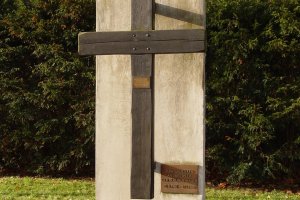 Mauerdenkmal an der früheren Grenze zwischen Glienicke-Nordbahn und Berlin-Frohnau